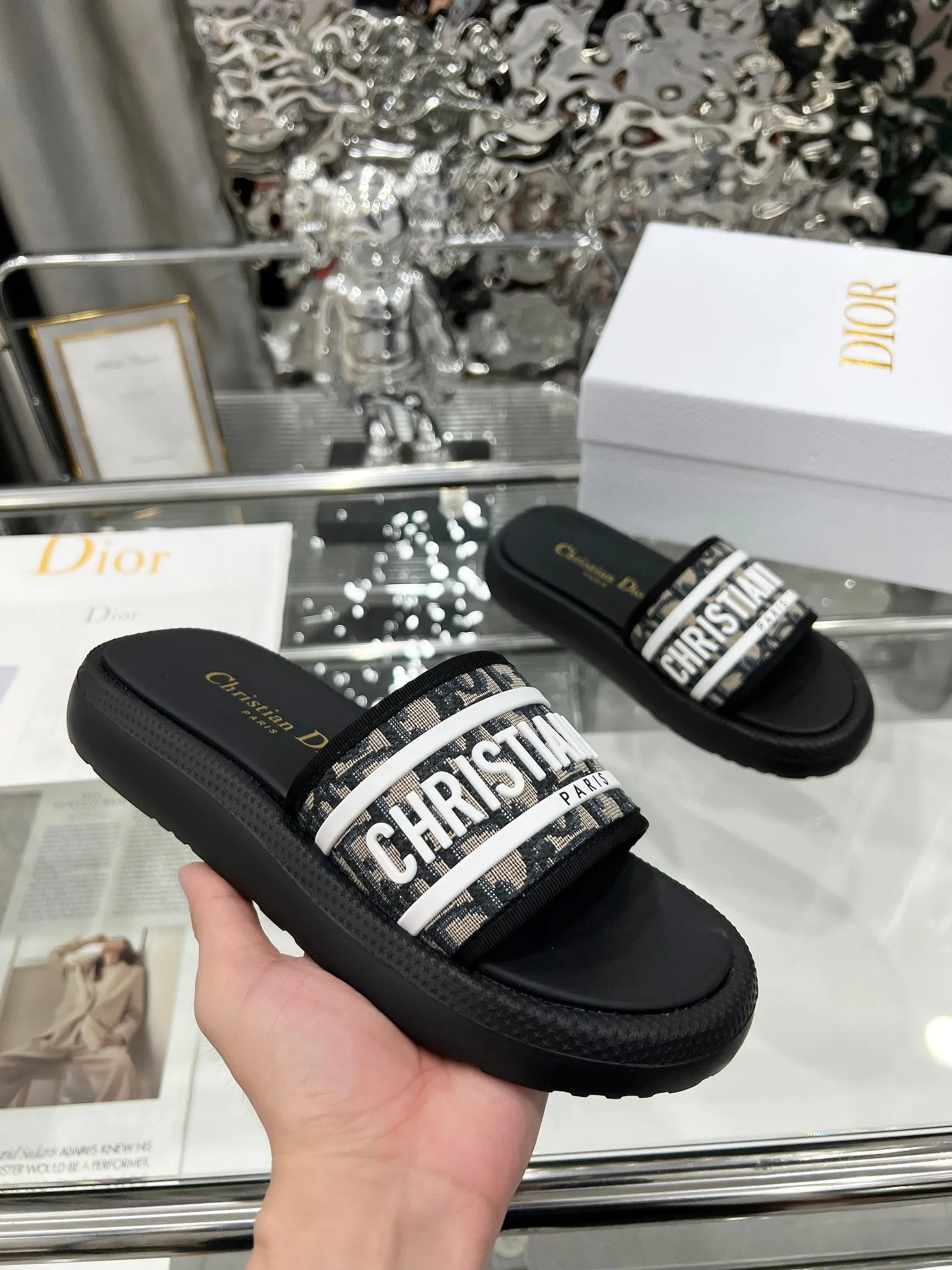 👟👟Ex-factory price 360👟👟 Dior Dior spring and summer catwalk newly upgraded sandal series classic thick-soled sandals original 1:1 development soft and delicate foot feel extremely comfortable versatile style original foam outsole 💝💝💝easy to control, 3 colors available, medium size 35-40 (41-42 customized)